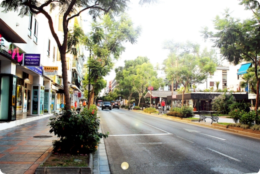 宝宝尿液发黄是怎么回事